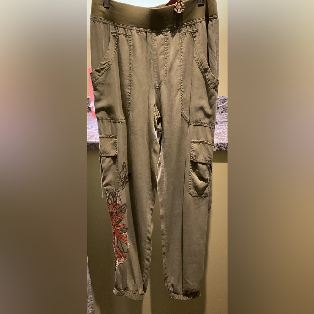 XCVI DARRI EMBROIDERED PULL-ON SOFT TWILL JOGGER  In Thicket pigment